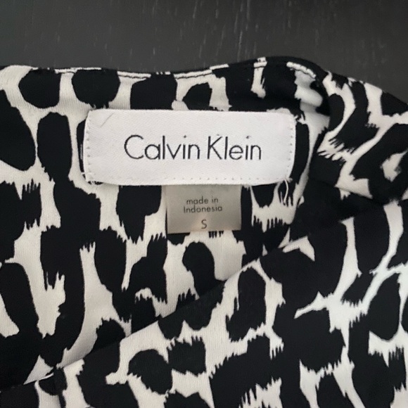 CK sleeveless women’s blouse - Picture 2 of 2